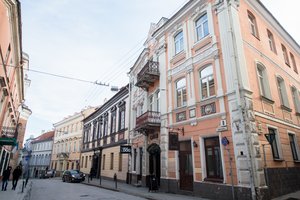 Sostinės centrinėje gatvėje ribojamas eismas – nei įeisite, nei įvažiuosite