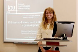 Lietuvos mokslininkės kasdienybė: tenka ir geležinkelio bėgius kaitinti, ir kitas chemijos minkles minti