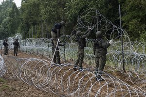 Lenkijoje per mėnesį užfiksuota per 3 tūkst. bandymų neteisėtai kirsti sieną iš Baltarusijos