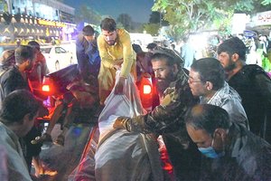 Kabulo oro uostą teroristai pavertė pragaru – evakuacija tebesitęsia ir po atakos