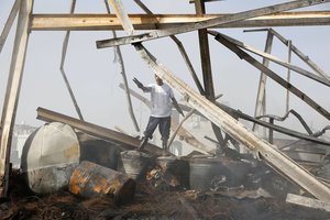 Jemene per smūgį oro pajėgų bazei žuvo mažiausiai 30 provyriausybinių karių