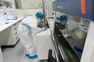 Koronavirusas nesitraukia: per parą Lietuvoje – 353 nauji užkrato atvejai, infekcinė liga pražudė dar 8 žmones