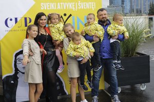 Dvynių konkurso „Twins Peak 2021“ nugalėtojais tapo panevėžiečių ketvertukas ir jų sesės dvynės