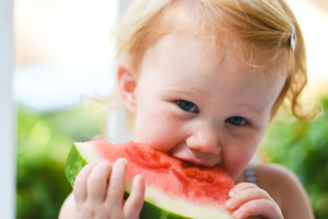 Nuotaikingas būdas pažinti vaisių ir daržovių pasaulį: vaikus kvies kolekcionuoti specialias figūrėles