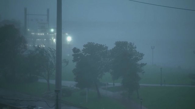Luizianoje toliau siautėja uraganas: tūkstančiai gyventojų ir įmonių liko be elektros