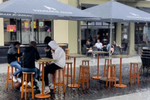 Nauja ekspertų grupė su pandemija siūlo tvarkytis kitaip: pasisako prieš privalomą vakcinaciją ir galimybių pasus