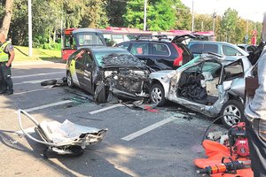 Po kraupios avarijos – aistros ir akibrokštai: sudaužyti automobiliai brangesni už dvi gyvybes