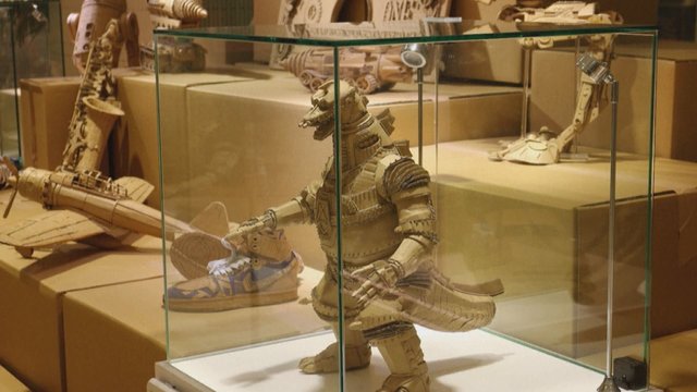 Japonijos menininkė gamina neįprastas skulptūras iš kartono: kaina įkandama ne visiems