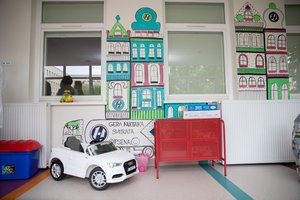 Kauno klinikų Vaikų chirurgijos klinikoje vaikams sukurta nauja žaidimų erdvė: sveikti bus smagiau