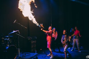 Vidas Bareikis mokslų metų pradžią griausmingai paminėti kviečia Vilniuje su būriu scenos bičiulių