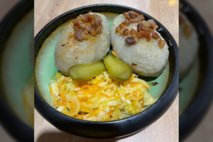 Kavinėje patiektų cepelinų nuotrauka internete sukėlė audrą: ar ryžtumėtės išbandyti?