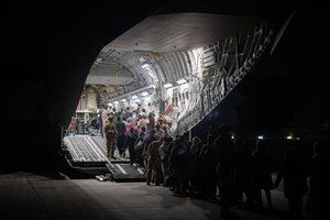 ES ministrai siūlo pabėgėlių srautą iš Afganistano stabdyti teikiant pagalbą jo kaimynėms