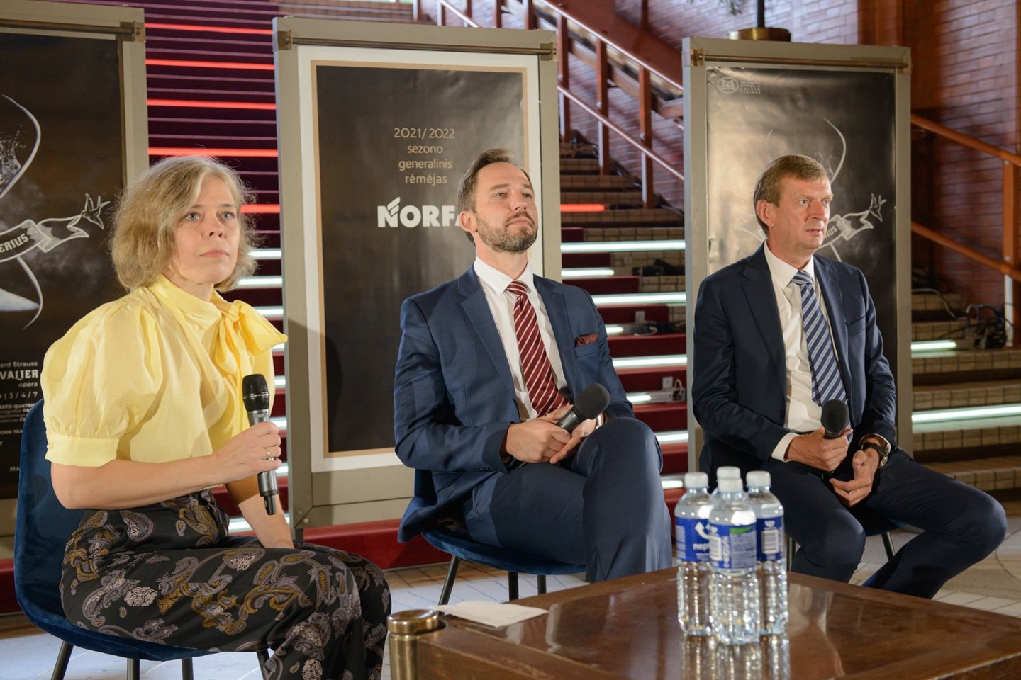  (Iš kairės): J.Skiotytė, J.Sakalauskas ir D.Dundulis spaudos konferencijoje.<br> M.Aleksos nuotr.