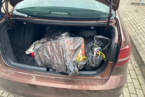 Šiaulietis neteisėtai gabeno kontrabandines cigaretes ir kaitinamąjį tabaką