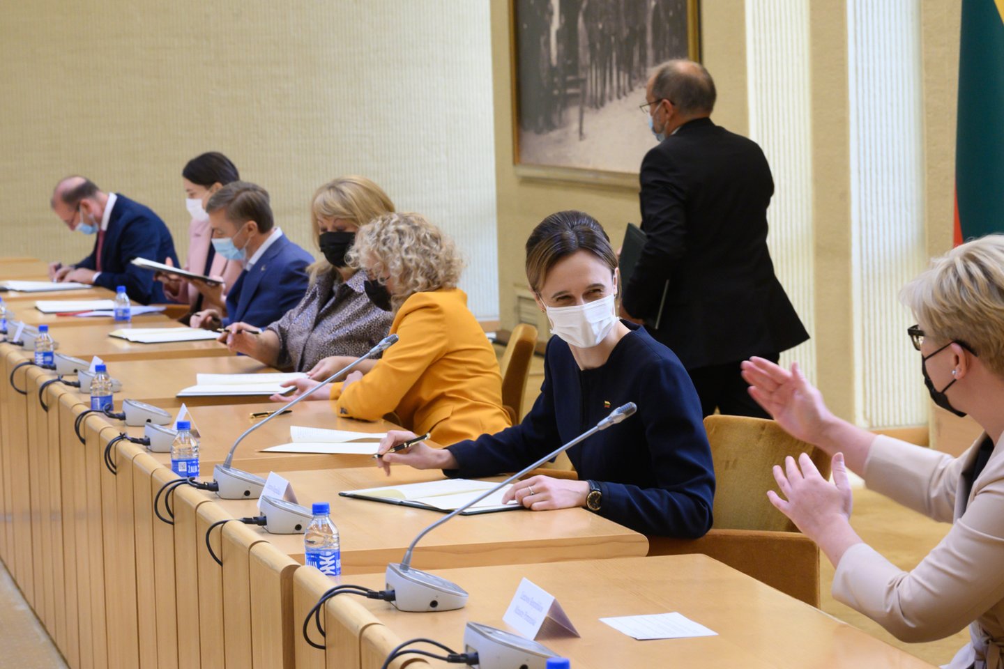 Parlamentinių partijų atstovai trečiadienį Seime pasirašė susitarimą dėl švietimo politikos.<br>V.Skaraičio nuotr.