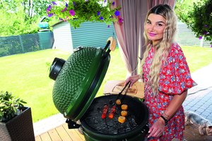 Grožio specialistė svečius stebina savo ruoštais kepsniais ar desertais 