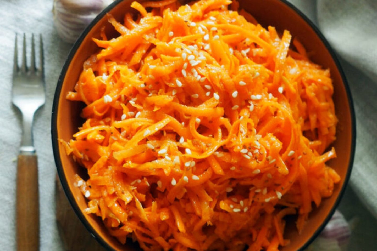 Korėjietiškos morkų salotos.<br>„Kūmutės virtuvė“ nuotr.