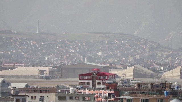 Kabulo oro uoste įsivyravo ramybė – ruošiamasi operacijų atnaujinimui ir naujam atidarymui