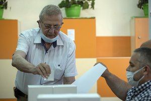 Krizę išgyvenanti Bulgarija lapkričio 14-ąją rengia prezidento rinkimus