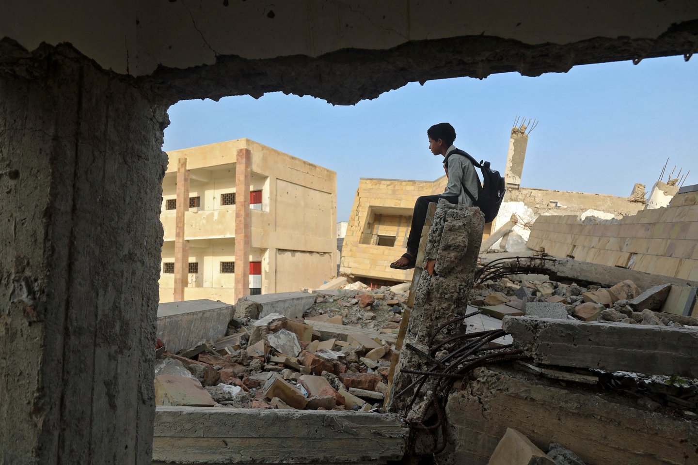  Jemeno sukilėliams pradėjus naują puolimą prieš vyriausybės tvirtovę žuvo 65 žmonės.<br> AFP/Scanpix nuotr.