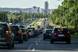 Didmiesčius dusina rugsėjo spūstys – kelis kilometrus automobiliu įveikia per valandą 