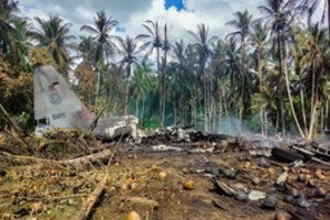 Filipinų kariuomenė: liepą įvykusią transporto lėktuvo katastrofą nulėmė keletas veiksnių