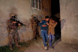 Turkija reikalauja atnaujinti susitarimą su ES dėl pabėgėlių