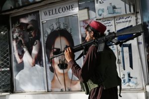 Grožio industrijos pabaiga Afganistane: salonuose dirbusios moterys kasdien bijo, kad jas nužudys talibai