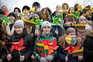 Vaiko pilietiškumo ugdymas: tėvams siūlo kritiškai vertinti renginius, kur vedasi mažuosius