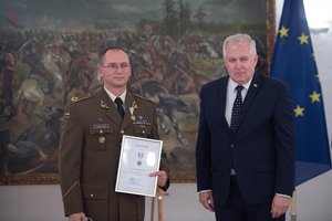 Apdovanoti kariai, padėję vykdyti afganistaniečių evakuaciją