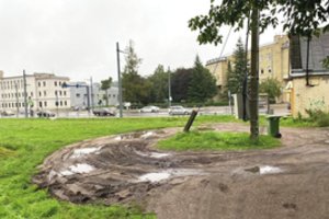Gatvė baigiasi aklagatviu, tačiau kauniečiai važiuoja toliau: prireiks papildomų kelio ženklų