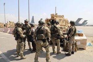 Darbdaviai jau domisi galimybėmis įdarbinti į Lietuvą atgabentus afganistaniečius