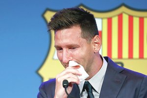 Kataloniškos „Barcelona“ pasakos pabaiga: kai futbolo tradicijos pralaimi pinigams