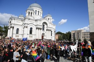 Tūkstantinė minia baigė žygį aplink Laisvės alėją: įsiūtį lieję žiūrovai pakilių nuotaikų nenumalšino