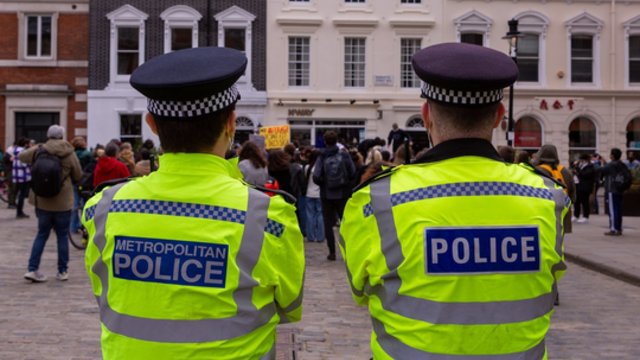 Smurto proveržis per skiepų priešininkų protestą Londone: sužeisti mažiausiai keturi policininkai