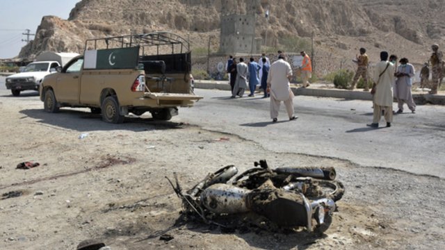 Pakistane susisprogdino mirtininkas: žuvo mažiausiai trys sargybiniai, sužeista dar 20 žmonių