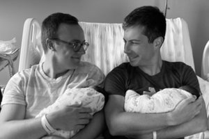 JAV susisiekimo sekretorius P. Buttigiegas ir jo sutuoktinis pristatė savo vaikus