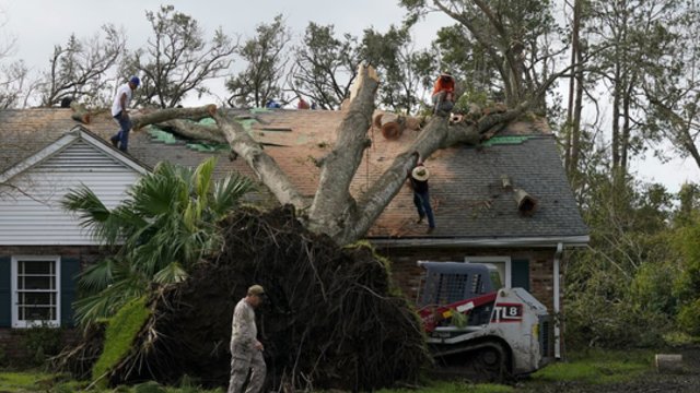 Uragano Ida aukų skaičius išaugo iki 65: ekspertai skaičiuoja liūčių, potvynių ir tornadų padarytą žalą