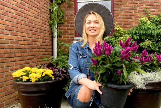 Natalija Bunkė sukūrė rudeniškas gėlių kompozicijas namams