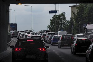 Vairavimo ekspertas: incidentai kelyje nutinka dėl jaunatviško entuziazmo ir bereikalingo nervinimosi