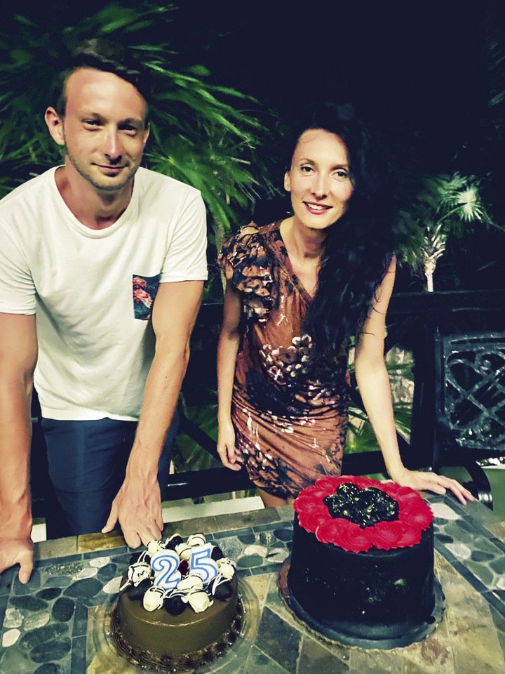 Raimonda džiaugiasi, kad jaunėlis brolis Robertas kartu su šeima.<br>Asmeninio albumo nuotr.