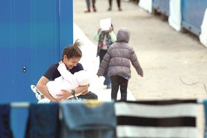 Nauja gyvybė mezgasi ir migrantų stovyklose: laukiasi dešimtys moterų, šeimos turi savų planų