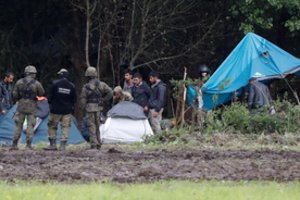 Lenkijos parlamentas pritarė nepaprastosios padėties įvedimui prie sienos su Baltarusija