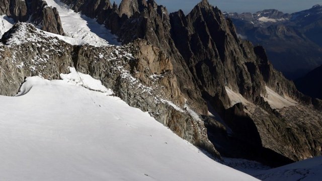 Iš vienos aukščiausių Bolivijos viršūnių išgelbėtas kūnas: alpinistas mirė antrą žygio į kalną dieną