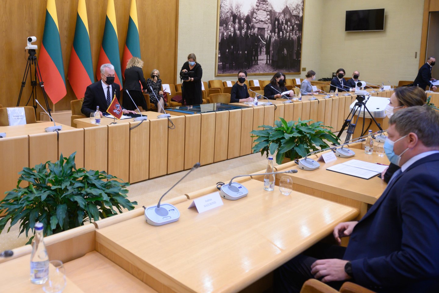 Prezidentas Gitanas Nausėda trečiadienį su Seimo pirmininke Viktorija Čmilyte-Nielsen ir kitais Seimo valdybos nariais aptars rudens sesijos darbus.<br>V.Skaraičio nuotr.