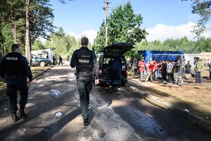 Policija atlieka ikiteisminį tyrimą dėl galimo plėšimo Rūdninkų migrantų stovykloje