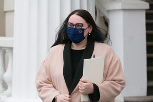 Ministerija: teismo sprendimą dėl pavardžių rašybos reikėtų taikyti visiems šeimos nariams