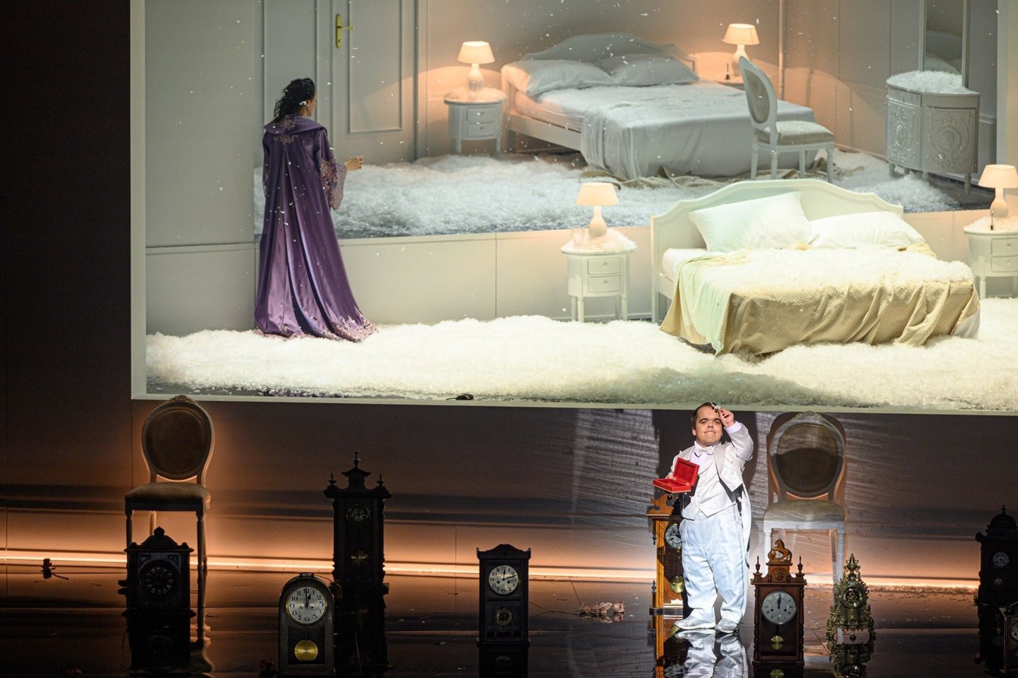 Premjeriniai „Rožės kavalieriaus“ vakarai Lietuvos nacionaliniame operos ir baleto teatre (LNOBT) įtraukė į rafinuotą teatrinę R.Strausso kūrinio atmosferą.<br>M.Aleksos nuotr.