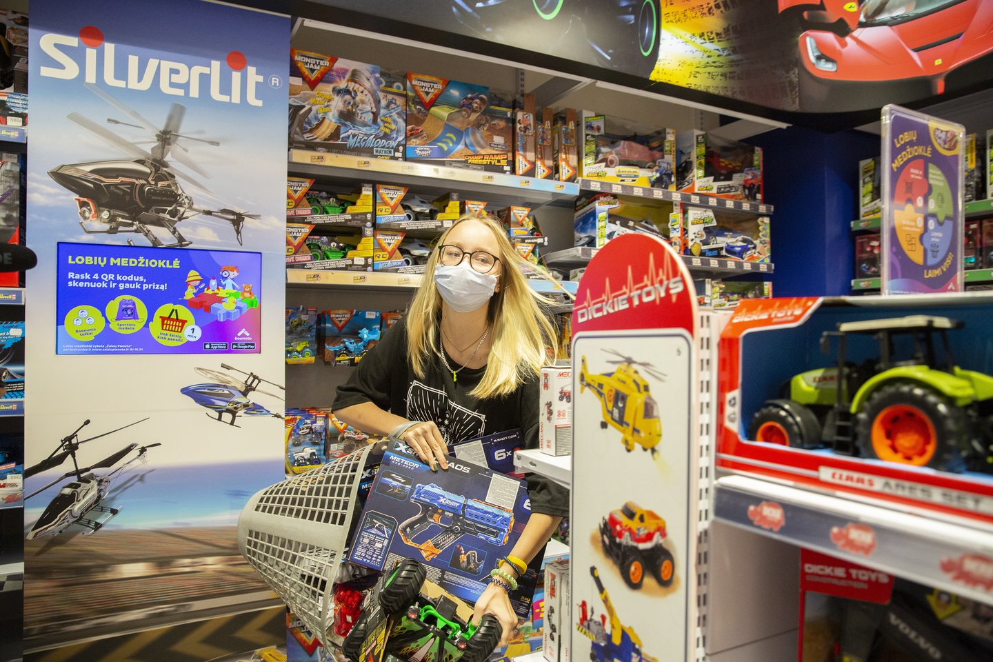  „Žaislų planetos“ parduotuvėse startavo inovatyvus ir smagus, mažiesiems, paaugliams bei jų tėveliams skirtas žaidimas.<br> „Žaislų planeta“ nuotr.