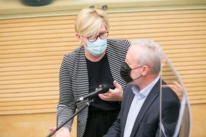 Seimo senbuvis J. Razma apie valstiečių skilimą: dviprasmiška, kai opozicijos lyderis skelbdavo viena, o frakcija elgėsi priešingai